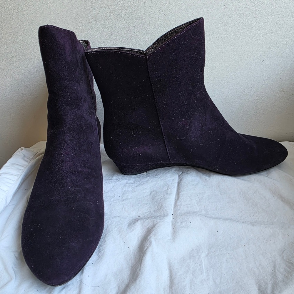 Via Spiga Purple Suede Ankle Boots V-Notch Wedge Pointed Toe Booties Womens 7